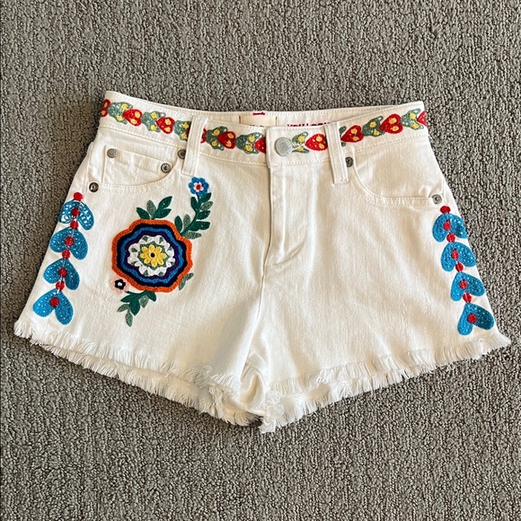 Alice + Olivia Pants - 🩷 Alice + Olivia White Embroidered Jean Shorts